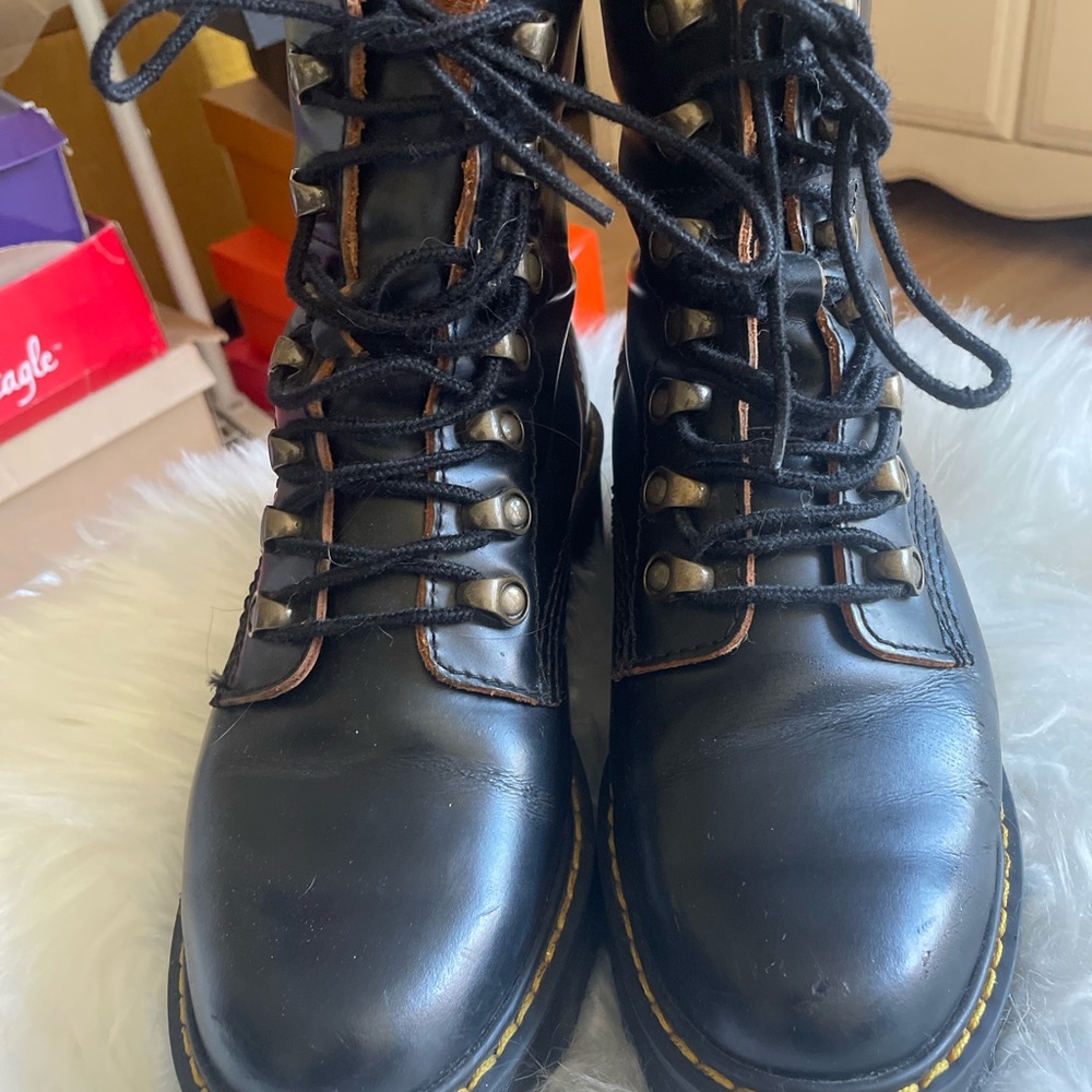 Dr marten boots Leona